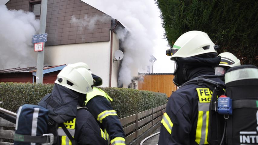 Rauch über Höchstadt: Wohnhaus brennt