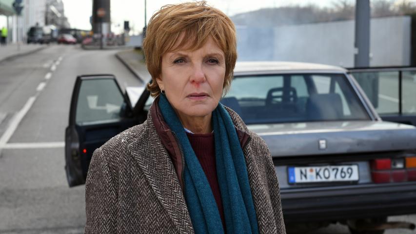 Kommissarin Ellen Lucas (Ulrike Kriener) ist ein Auto quer in die Seite gekracht. Im Kofferraum des Unfallwagens findet sie eine Frauenleiche. Es ist ihr erster Fall in Nürnberg.