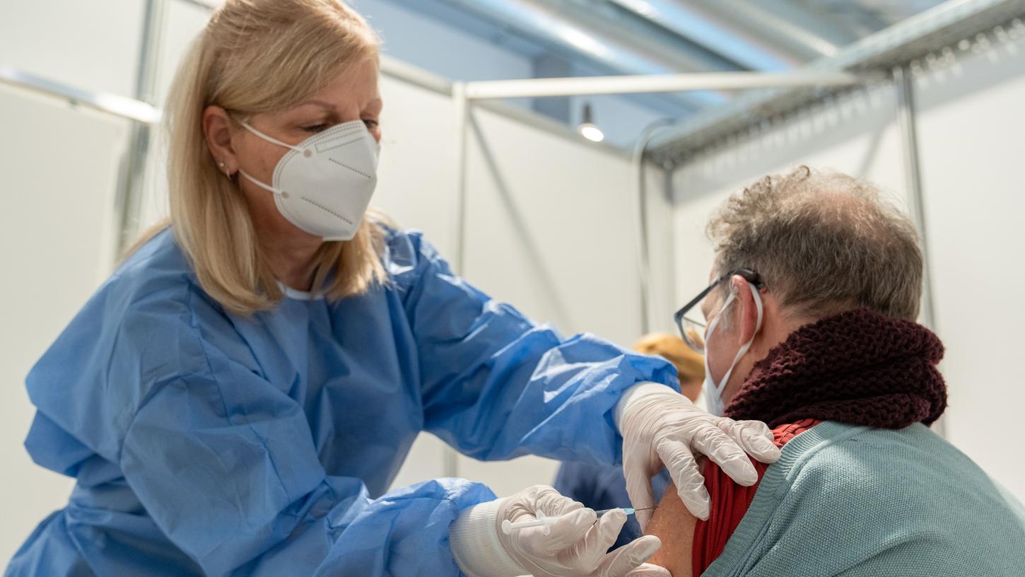 Testlauf in Bamberg: Wie hier werden in ganz Deutschland die Impfzentren starklar gemacht.