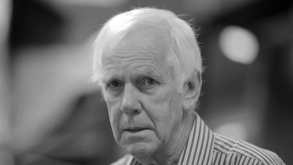 Der als Boba Fett aus dem "Star Wars"-Universum bekannte Schauspieler Jeremy Bulloch starb nach langjähriger Erkrankung an Parkinson im Alter von 75 Jahren. Er sei friedlich eingeschlafen.
