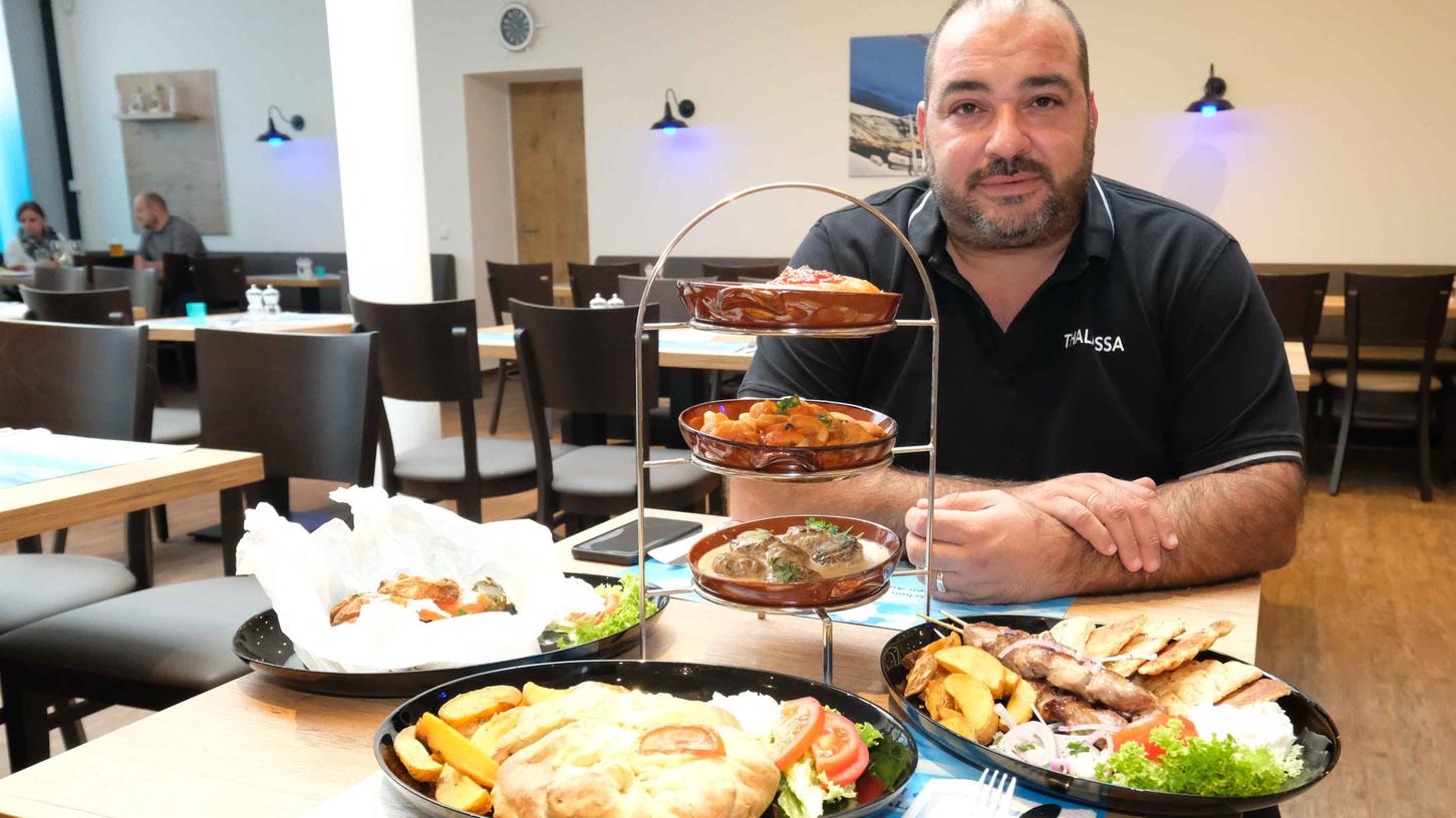 Kostas Chatzis, der in Nürnberg ein neues griechisches Restaurant mit dem Namen "Thalassa" betreibt, will mit einem Weihnachtsessen Kindern in Nürnberg eine kleine Freude bereiten. 