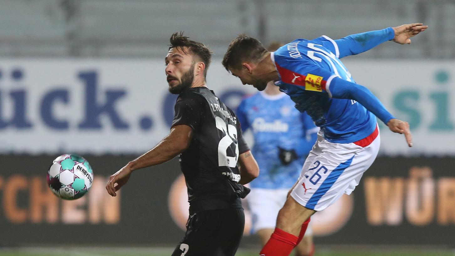Im Hinspiel verlor der Club nach hartem Kampf mit 0:1 bei Holstein Kiel. Im Hinspiel verlor der Club nach hartem Kampf mit 0:1 bei Holstein Kiel.
