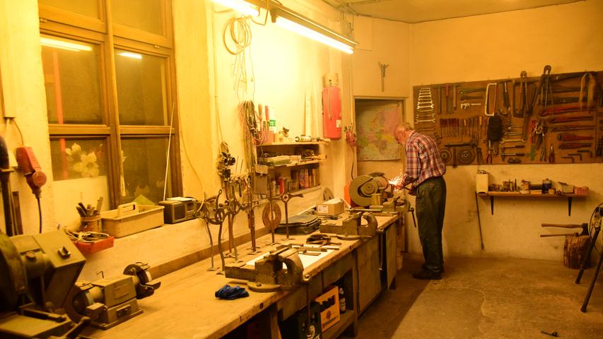 Vor 66 Jahren hat der Treuchtlinger in diesen Räumen das Schmiedehandwerk erlernt und beherrscht es noch heute. Die meisten Bereiche der Werkstatt werden mittlerweile nur noch selten benutzt.