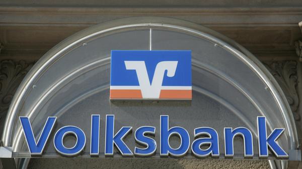 Die Volks- und Raiffeisenbanken in Mittelfranken gehören ebenfalls zu den größten Arbeitgebern. Sie beschäftigen 2979 Mitarbeiter, dem Bezirksverband Bayern gehören 23 Institute an.