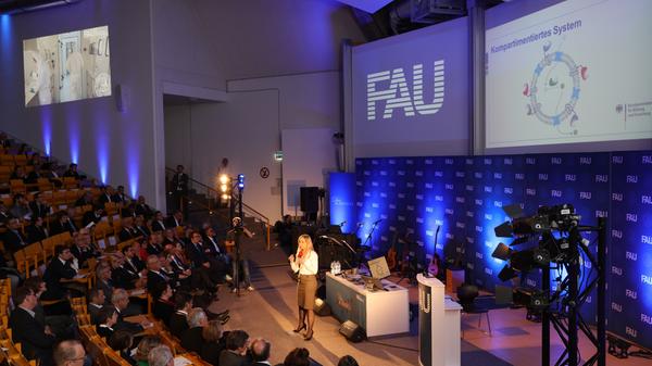 Die Friedrich-Alexander-Universität Erlangen-Nürnberg beschäftigt inklusive der Universitätsklinik 14.500 Mitarbeiter, ein Plus von 300 im Vergleich zum Vorjahr. Das hat auch mit dem erhöhten Bedarf an Personal während der Coronakrise zu tun.