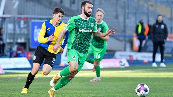Sein Pflichtspieldebüt gelang dem Neuzugang gut. Machte auf der rechten Seite eine gute Figur im Aufbau wie auch in der Rückwärtsbewegung.