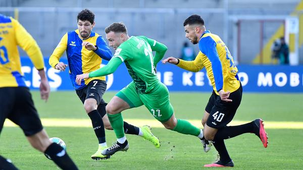 Agil auf dem linken Flügel, suchte die direkten Duelle ebenso wie auch den Weg zum Tor. War erneut einer der auffälligsten Fürther und bereitete das 2:0 von Dickson Abiama vor.