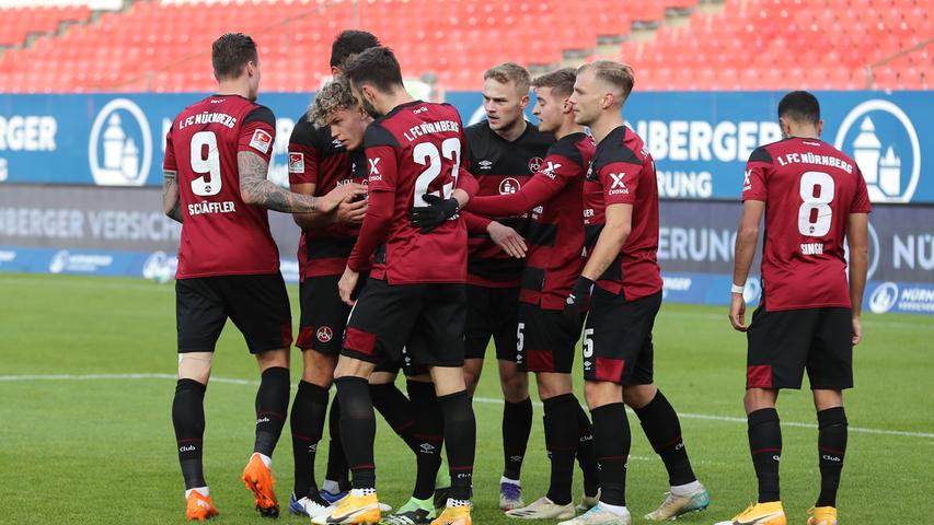 Nicht nur die FCN-Spieler sind glücklich über den Sieg, auch Club-Fan Minion kommentiert auf nordbayern.de: "Einfach nur schön mit einem Sieg in die kurze Pause zu gehen!"