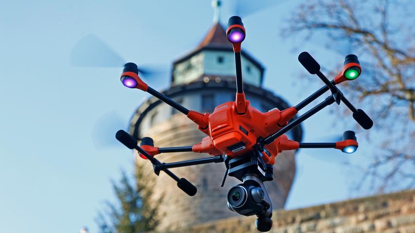 Helfer aus der Luft: Feuerwehr Nürnberg setzt Drohnen ein
