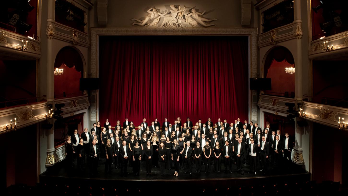 Dürfen nicht an ihrem angestammten Arbeitsplatz zum Neujahrskonzert laden: Die Musiker der Staatsphilharmonie Nürnberg unter ihrer Chefin GMD Joana Mallwitz.