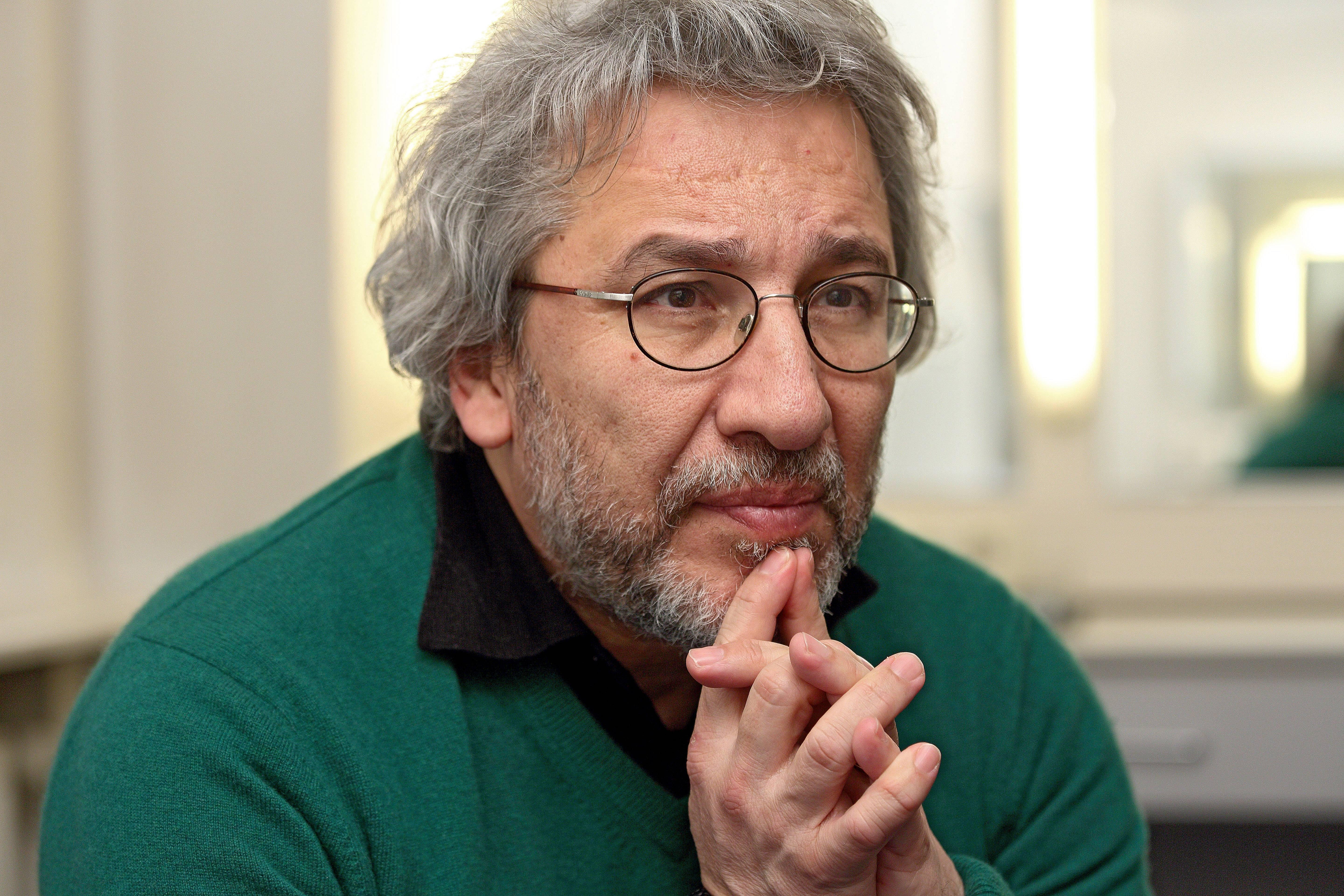 Mehr Als 27 Jahre Haft Journalist Can Dundar In Der Turkei Verurteilt Politik Nordbayern De