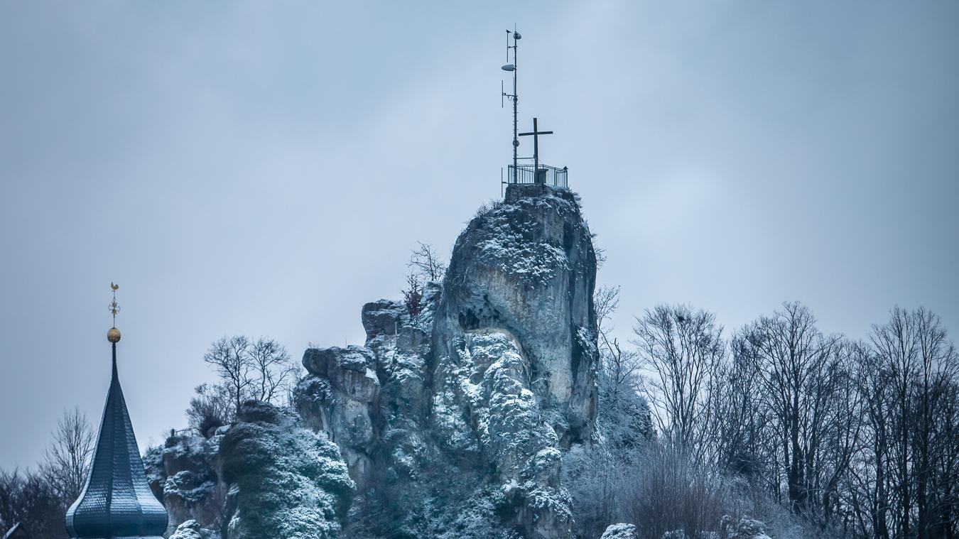 Das Wahrzeichen in Wichsenstein im Schneegewand.
Das Wahrzeichen in Wichsenstein im Schneegewand.