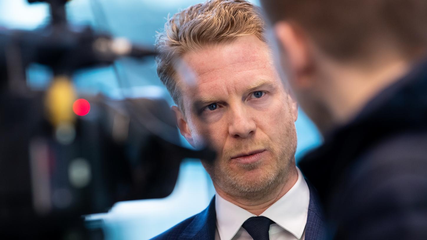 Der Oberstaatsanwalt Klaus-Dieter Hartleb ist der Hate-Speech-Beauftragte der bayerischen Staatsregierung. Er und seine Kollegen kümmern sich um die Anfragen der Politiker. Der Oberstaatsanwalt Klaus-Dieter Hartleb ist der Hate-Speech-Beauftragte der bayerischen Staatsregierung. Er und seine Kollegen kümmern sich um die Anfragen der Politiker.