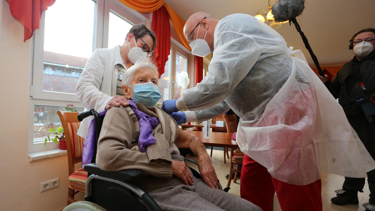 Die 101-jährige Edith K. ist die erste Person, die in Deutschland gegen das Coronavirus geimpft wurde.