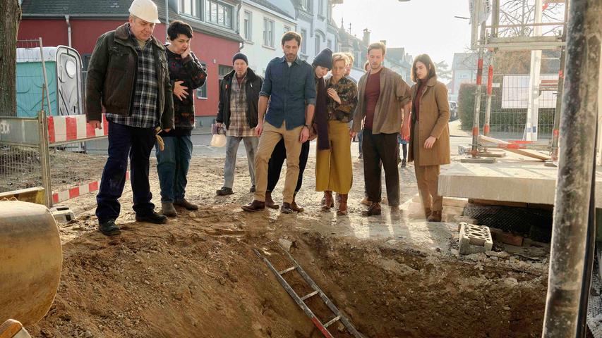 Der Schreck ist groß, als die Mitglieder der Baugemeinschaft "Oase Ostfildern" bei Arbeiten am Fundament ihres Hauses eine Leiche finden. 