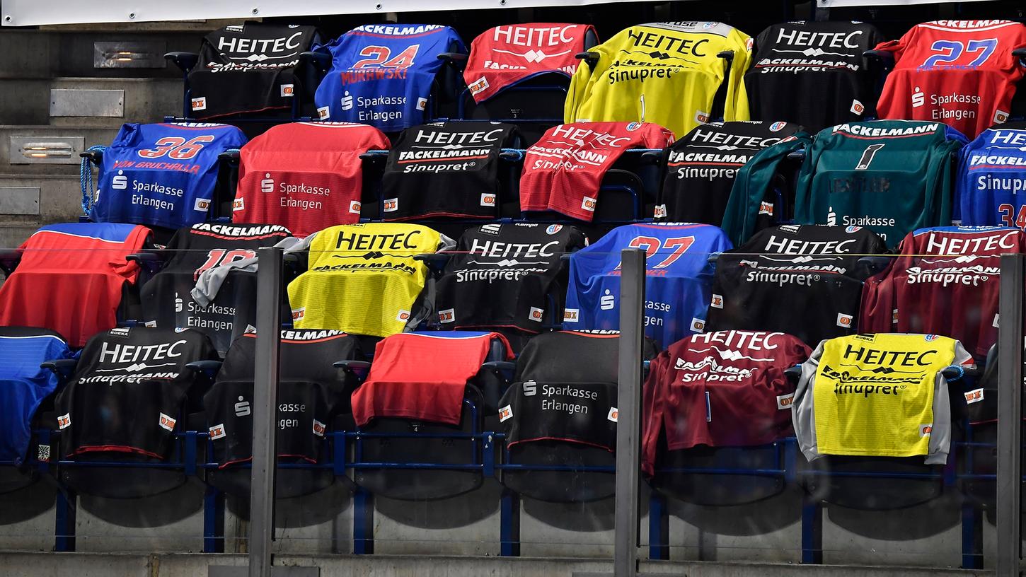 Zuschauer waren zuletzt keine erlaubt bei den Spielen des HC Erlangen. Ob das auch im Februar so sein wird, wenn die Handball-Bundesliga wieder ihren Betrieb aufnimmt, steht noch nicht fest.
Zuschauer waren zuletzt keine erlaubt bei den Spielen des HC Erlangen. Ob das auch im Februar so sein wird, wenn die Handball-Bundesliga wieder ihren Betrieb aufnimmt, steht noch nicht fest.