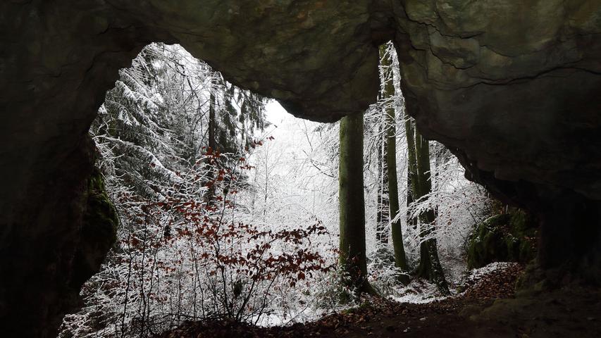 Winter Wonderland in Franken Es waren nur wenige Höhenmeter die den Regen an den Weihnachtstagen als Schnee niedergehen ließen. In den Wäldern bei Alfeld waren dadurch Spaziergänge durch eine Winterlandschaft möglich. 