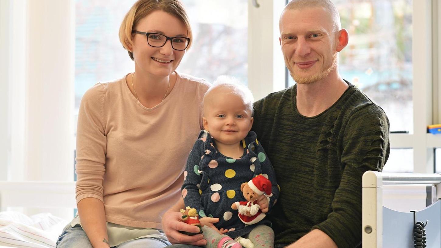 Die kleine Liah und ihre Eltern im Glück: Weihnachten ohne Leukämie
