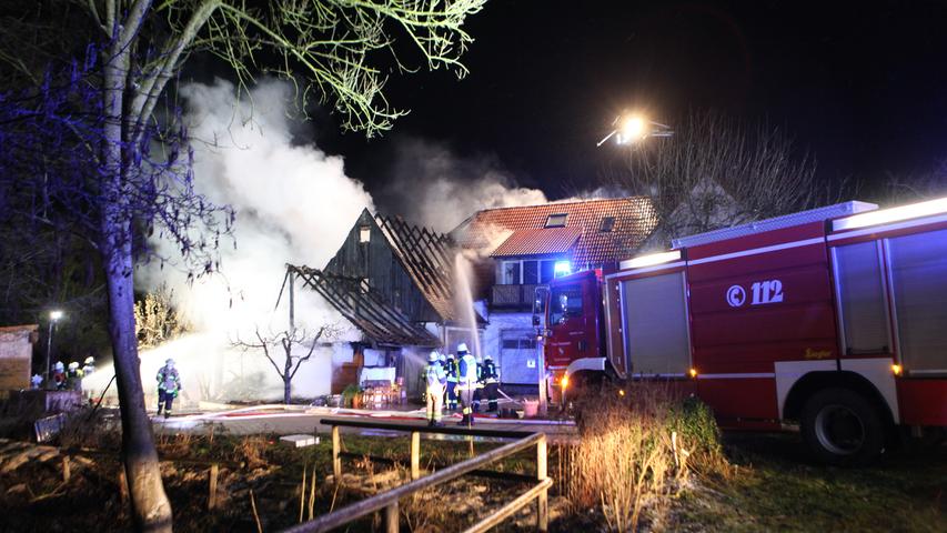 Brand in Ansbach greift von Gartenhütte auf Wohnung über