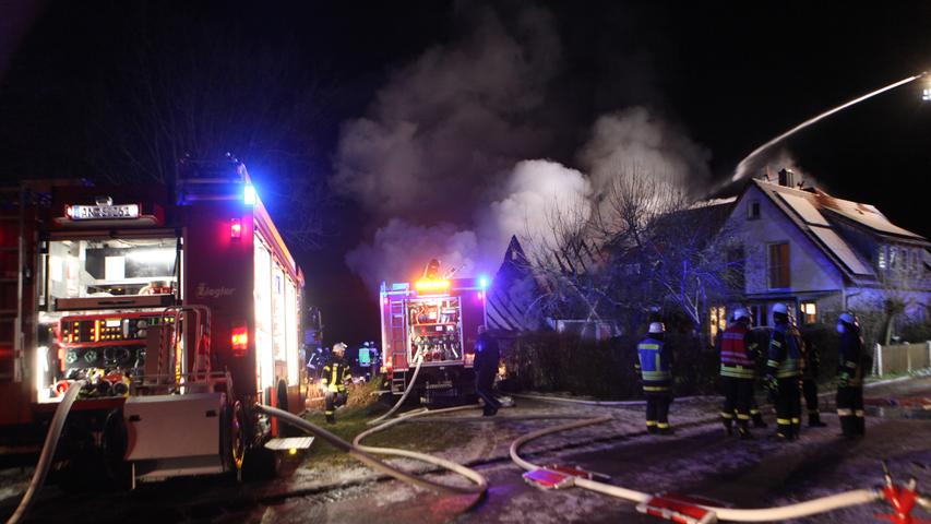 Brand in Ansbach greift von Gartenhütte auf Wohnung über