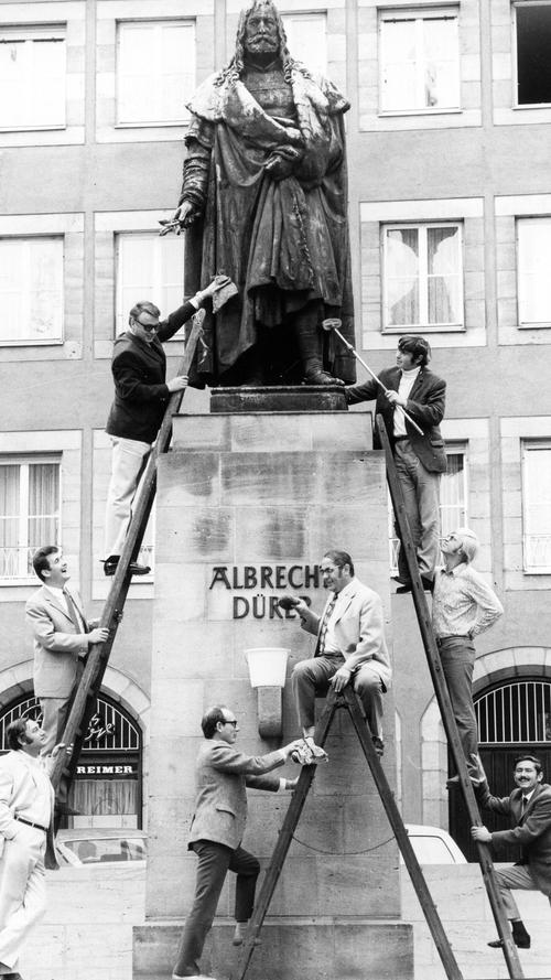 Der Große Meister wird abgestaubt. Hier geht es zum Kalenderblatt vom 3. Januar 1971: Das Albrecht-Dürer-Jahr 1971.