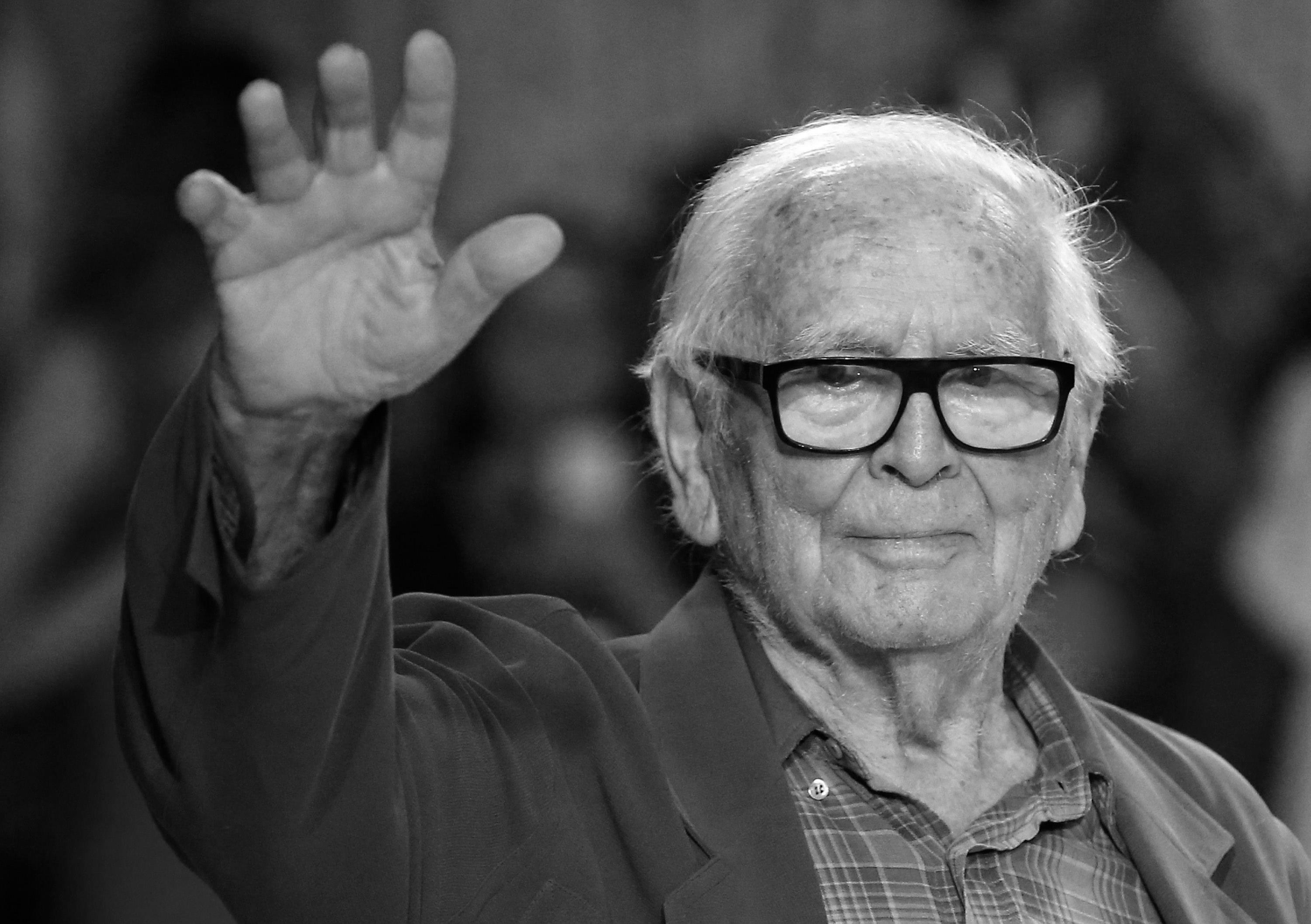 Pierre Cardin hat als Visionär die Mode revolutioniert und in über 70 Jahren ein wahres Imperium aufgebaut. Im Alter von 98 Jahren ist der französische Designer verstorben.