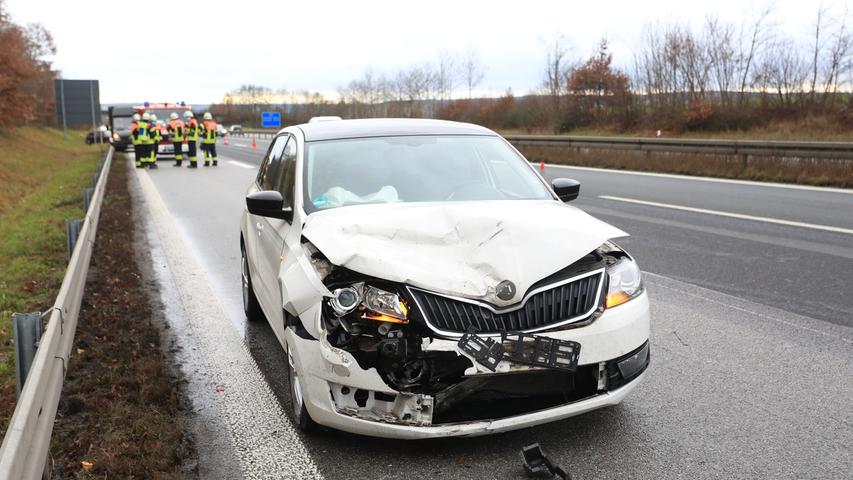 Unfall auf A73: Schwangere Autofahrerin kollidiert mit Corsa