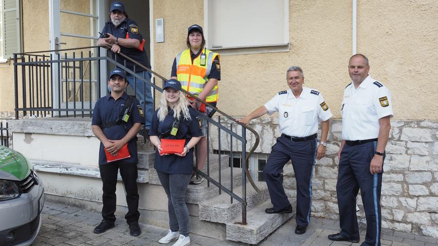 August: Fünf Ehrenamtliche gehen ab August in der Altmühlstadt auf Patrouille. Die neue Sicherheitswacht soll die Polizei unterstützen und das Sicherheitsgefühl stärken.
 
  