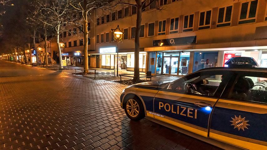 Auf Erlangens regennassen Straßen war in der Silvesternacht fast nur die Polizei unterwegs.