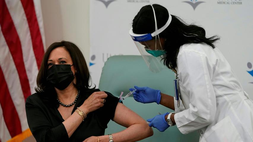 Die designierte US-Vizepräsidentin hat ihre Impfung gegen das Coronavirus erhalten. Öffentlich ließ sich Kamala Harris die Spritze in einem Krankenhaus in Washington D.C. verabreichen. 