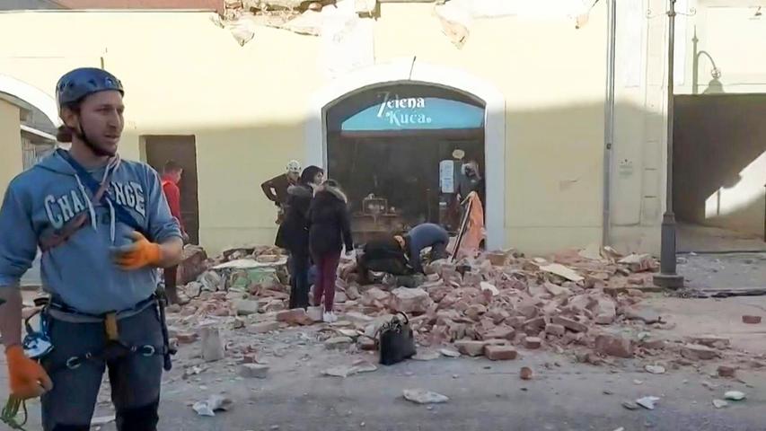 Die kroatische Stadt Petrinja wurde von einem Erdbeben mit einer Magnitude von 6,4 heimgesucht. Sieben Menschen kamen ums Leben, 26 wurden verletzt.