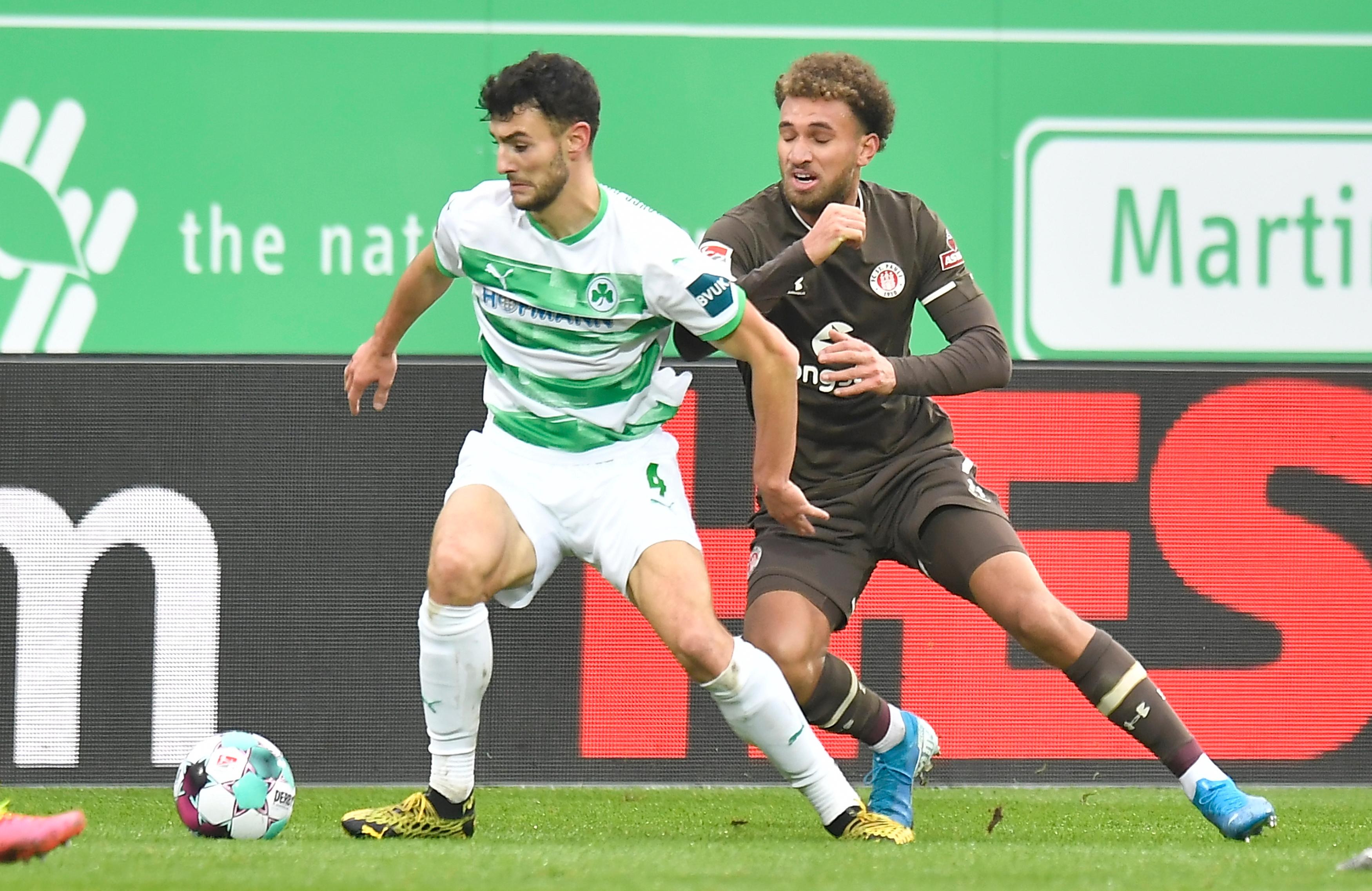 Wie auch sein Nebenmann Paul Jaeckel sicher im Zweikampf in der Luft und am Boden. Kontrollierte die Angreifer der Hamburger.