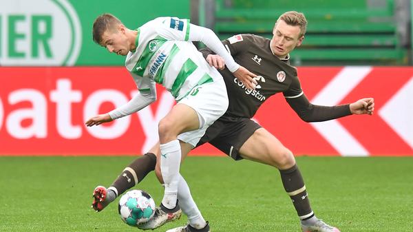 Mit einem umsichtigen Auftritt, ballsicher und clever im Aufbauspiel.