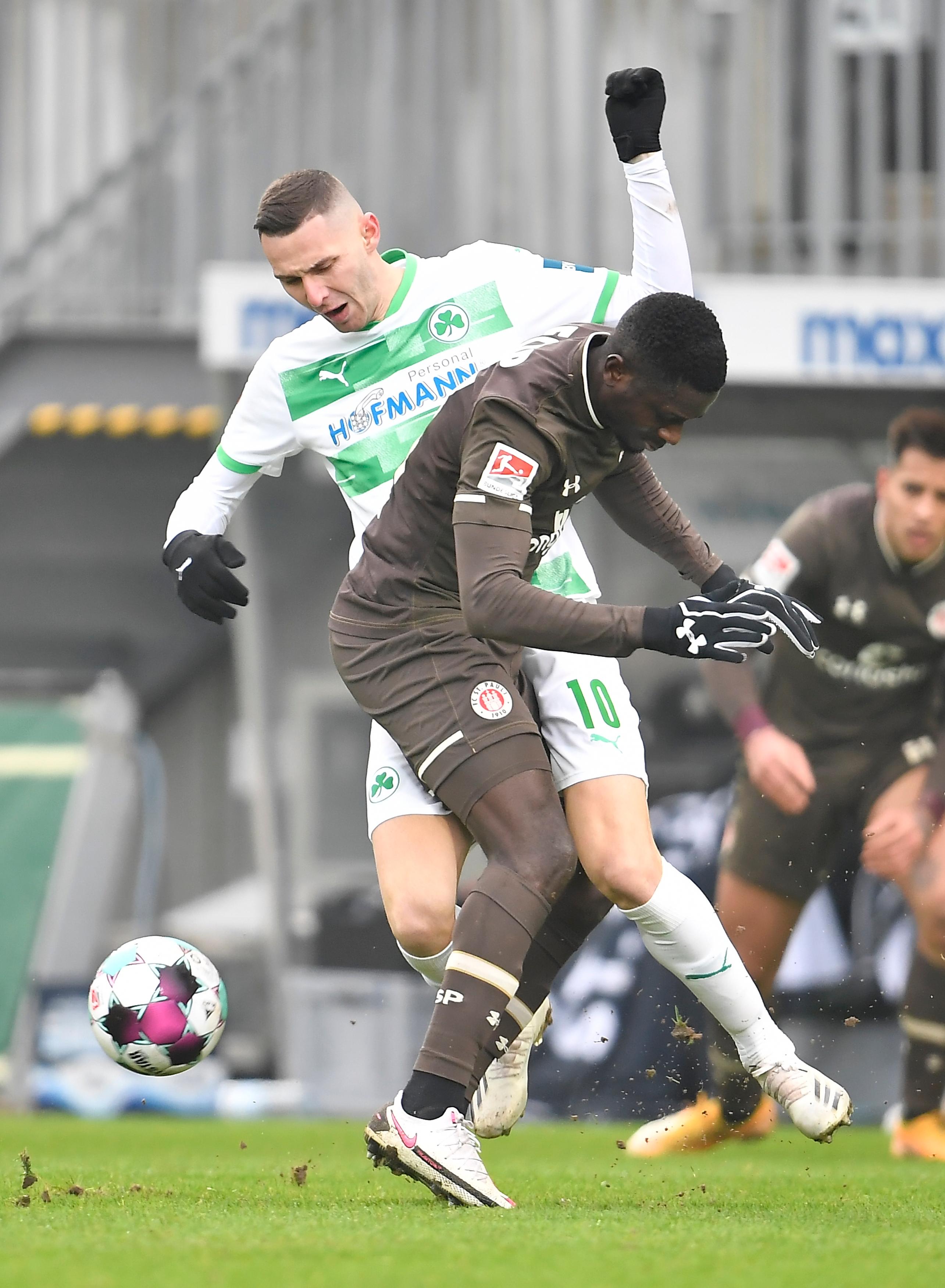 Bester Fürther, nicht alleine wegen seines Treffers zum 2:0. Stets anspielbar, beweglich und läuferisch wie immer sehr aktiv.