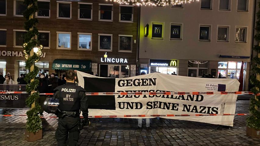 Mitten im Lockdown: Hunderte "Querdenker" auf dem Nürnberger Hauptmarkt