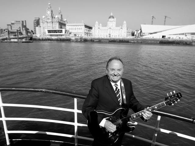 Der Musiker Gerry Marsden, der als Sänger der Band Gerry And The Pacemakers ("Ferry Cross The Mersey") in den 1960er-Jahren berühmt wurde, ist tot. Das teilte seine Familie am Tag seines Todes mit. Der Brite verstarb nach kurzer Krankheit. Der Musiker Gerry Marsden, der als Sänger der Band Gerry And The Pacemakers ("Ferry Cross The Mersey") in den 1960er-Jahren berühmt wurde, ist tot. Das teilte seine Familie am Tag seines Todes mit. Der Brite verstarb nach kurzer Krankheit.