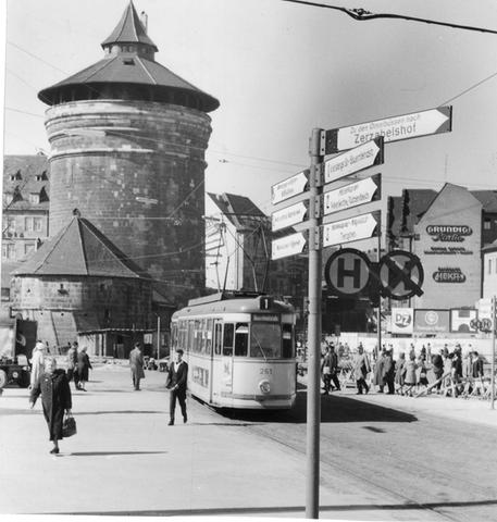 Neue Haltestellen rund um den Hauptbahnhof. Am 19. März 1961 steuerten die Bahnen ihre neuen Ziele an.