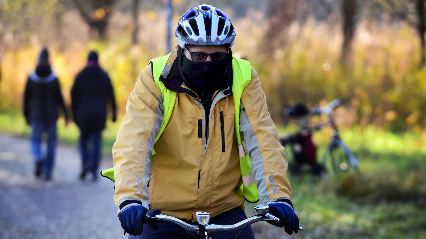 Radeln mit Maske: In Nürnberg offenbar nicht so problematisch wie in Augsburg. 