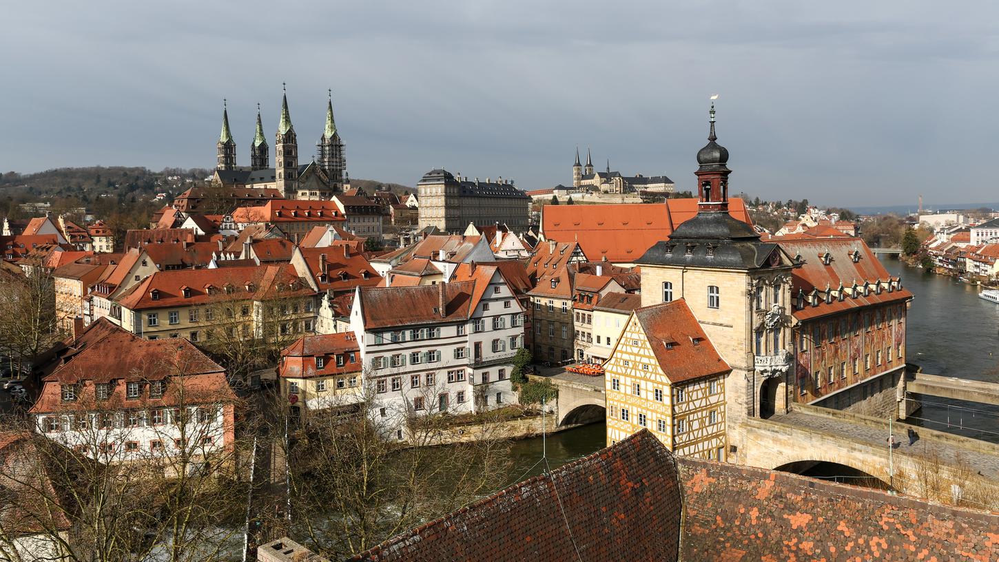 Die Stadtverwaltung im Bamberger Rathaus muss sich derzeit kritische Fragen gefallen lassen.