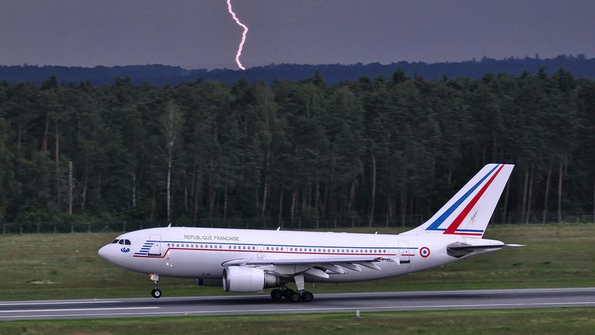 Nürnberg, Airbus A310, Republique Francaise, zum richtigen Zeitpunkt abgedrückt