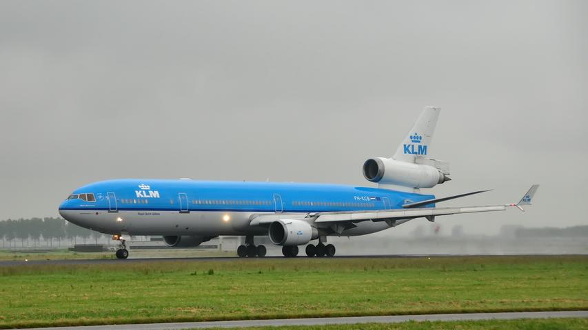 Eine Mc Donnel-Douglas MD 11, KLM. Genau diese Maschine brachte Christian Knobl zu seiner ersten Urlaubsreise in die USA. Wenige Monate später wurde sie verschrottet.