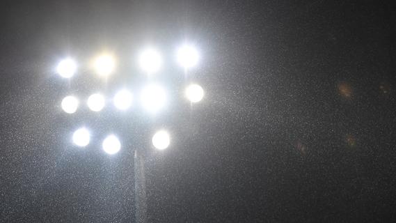 Sportplatz der SpVgg Heßdorf erstrahlt in neuem LED-Licht