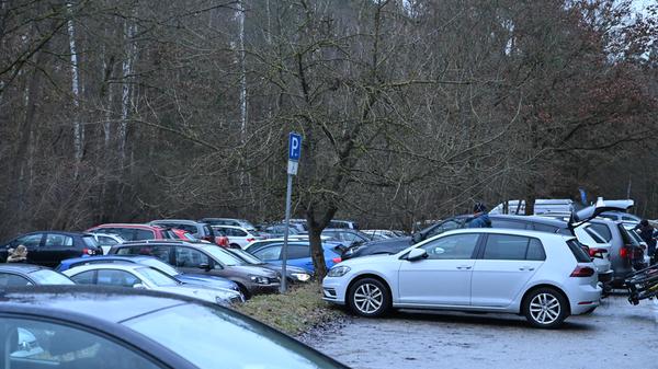 Der Wald ist für viele Menschen ein Zufluchtsort geworden, um der Corona-Angst ein wenig zu entkommen. Manche Ausflugsziele in und um Erlangen werden dabei aber regelmäßig "überrannt".