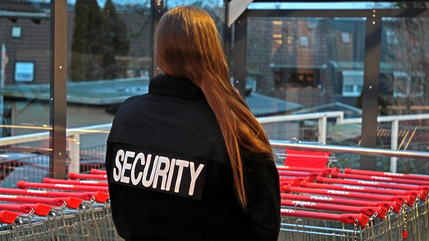 Die Security eines Kitzinger Supermarkts wies eine gehbehinderte Frau ab.
Die Security eines Kitzinger Supermarkts wies eine gehbehinderte Frau ab.