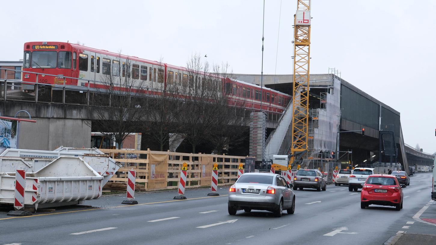 Von außen ist die Baustelle bereits deutlich zu erkennen. Von Februar bis Mai wird der U-Bahnhof Muggenhof gesperrt. In diesem Zeitraum wird ein Ersatzverkehr eingerichtet.