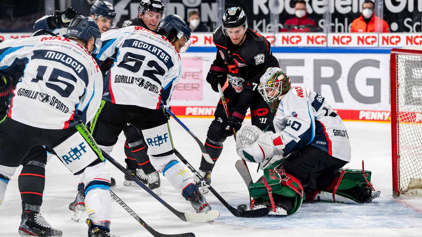 Wiedersehen in Nürnberg: Vor vier Wochen hatten Dane Fox und die Ice Tigers noch gegen die Straubing Tigers getestet.
Wiedersehen in Nürnberg: Vor vier Wochen hatten Dane Fox und die Ice Tigers noch gegen die Straubing Tigers getestet.