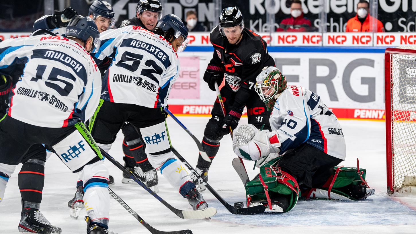 Wiedersehen in Nürnberg: Vor vier Wochen hatten Dane Fox und die Ice Tigers noch gegen die Straubing Tigers getestet.