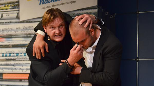 Der Promi-Bodyguard Peter Altdorf - hier zeigt er gerade einen Selbstverteidigungskniff - kochte 2014 für "Das perfekte Promi-Dinner" (Vox). Allerdings nur mit mäßigem Erfolg.