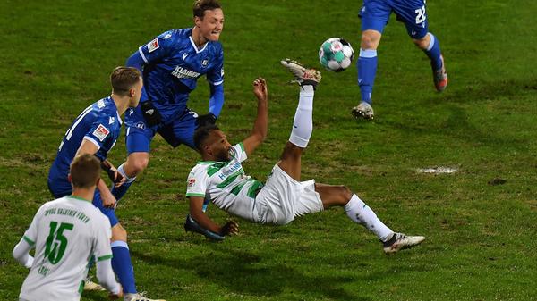 Galt beim Hamburger SV und beim FC Bayern München als Riesentalent, konnte den Status aber nicht ganz halten. Im Sommer 2017 wechselte er vom VfB Stuttgart zur Spielvereinigung. In Fürth hat sich der heute 25-Jährige mit dem feinen Füßchen stets weiterentwickelt. US-Nationalspieler und Standard-Spezialist. In der Saison 2020/21 Stammspieler. Per Option verlängerte das Kleeblatt seinen Kontrakt um ein Jahr.