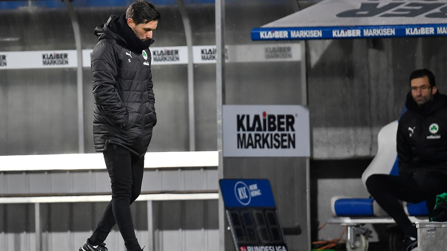 Nicht zufrieden: Im Wildparkstadion verspielte das Kleeblatt alle Chancen auf den Sieg. Trainer Stefan Leitl (links) ärgerte das natürlich.
Nicht zufrieden: Im Wildparkstadion verspielte das Kleeblatt alle Chancen auf den Sieg. Trainer Stefan Leitl (links) ärgerte das natürlich.